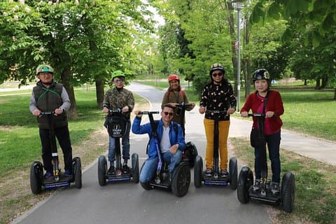 Small Group tour 2H