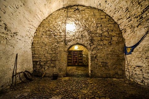 Prague Oldtown and Medieval Underground and Dungeon Historical Tour