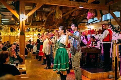 Folklore Dinner with Unlimited Drinks 4course Menu