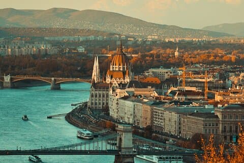 Prague to Budapest Private Car Transfer with Sightseeing Stop