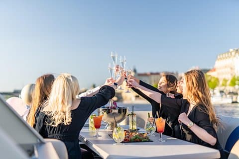 VIP Prague YachtBoat PONTOON Experience: All-You-Can-Drink