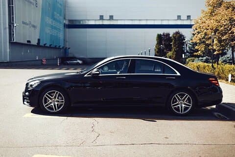 Arrival Transfer: Prague Airport PRG to Prague by Business Car