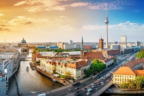 Prague to Berlin - private transfer with 2 hours of sightseeing