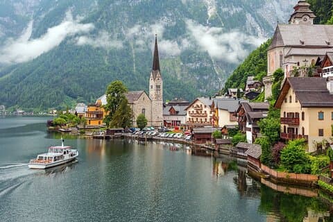 1-way Prague to Hallstatt - private transfer for up to 7 persons