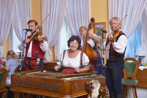 Band that will play for you during the evening