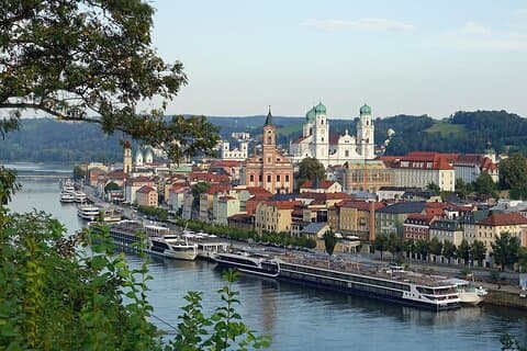 Prague to Passau Private Transfer with 2 hours of Sightseeing