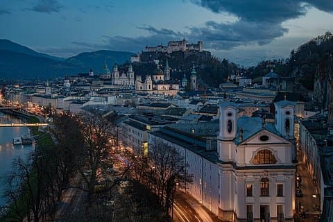 Prague to Salzburg Private Transfer with 2 hours of Sightseeing