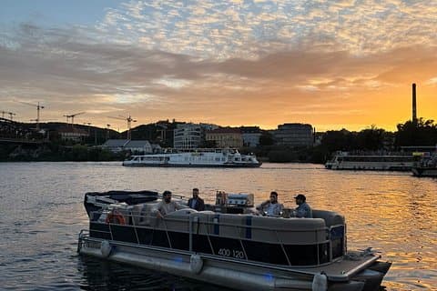Private Cruise with Unlimited Beer / Prosecco in Prague