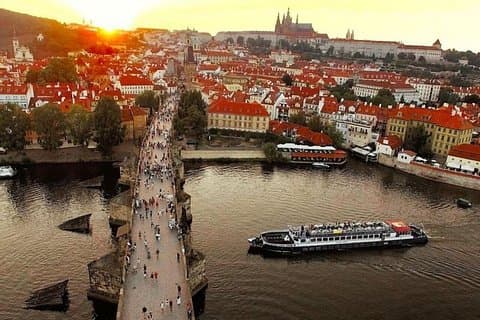 Prague Sightseeing Boat Cruise with Buffet Dinner