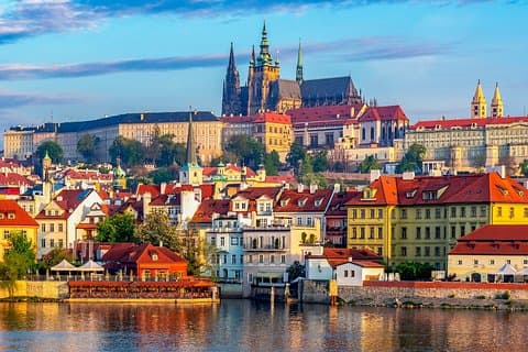 Prague Highlights Private Walking Tour: Castle & Hotel Pickup