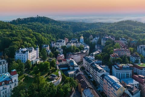 From Prague: Karlovy Vary & Loket Tour – Hot Springs & Castle