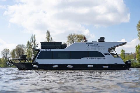 Prague Yacht Boat Two Experience Unlimited Beer and Prosecco