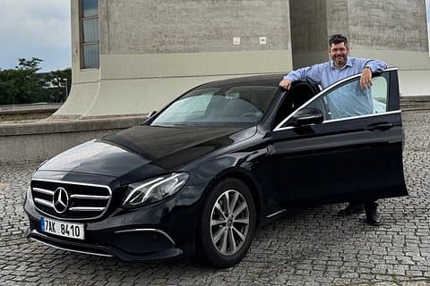 Prague to Vienna - Private Transfer by LIMOUSINE 3+1pax