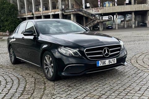 Private ROUND-TRIP (FROM and TO the AIRPORT) by LIMOUSINE 3+1pax