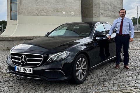 Private ARRIVAL Transfer by LIMOUSINE 3+1pax