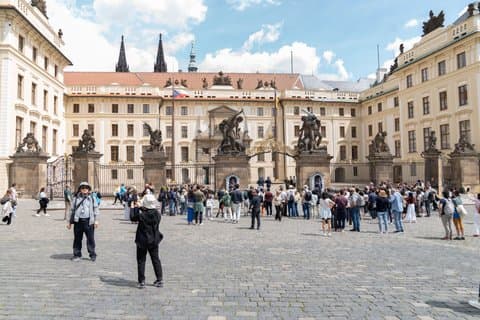 Prague Castle tour in a small group in Russian