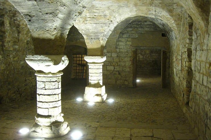 Prague Oldtown and Medieval Underground and Dungeon Historical Tour