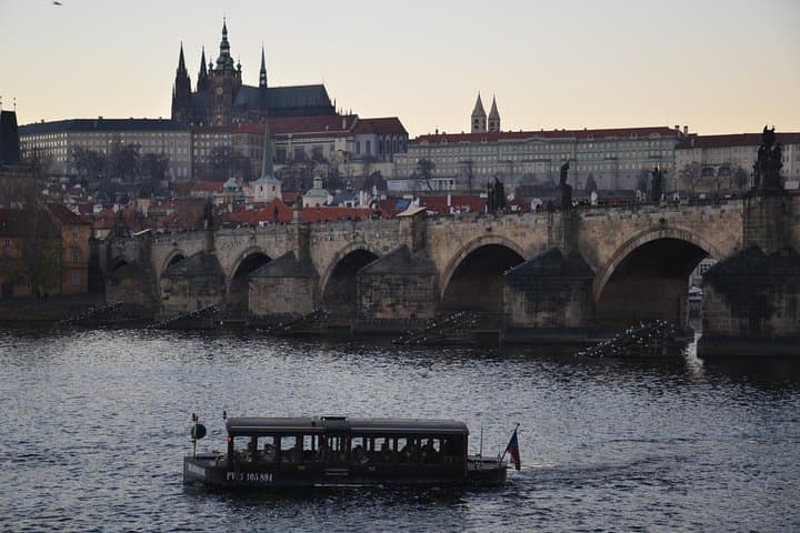 2:5-Hour Walking Tour of Old Town Prague with Boat Ride