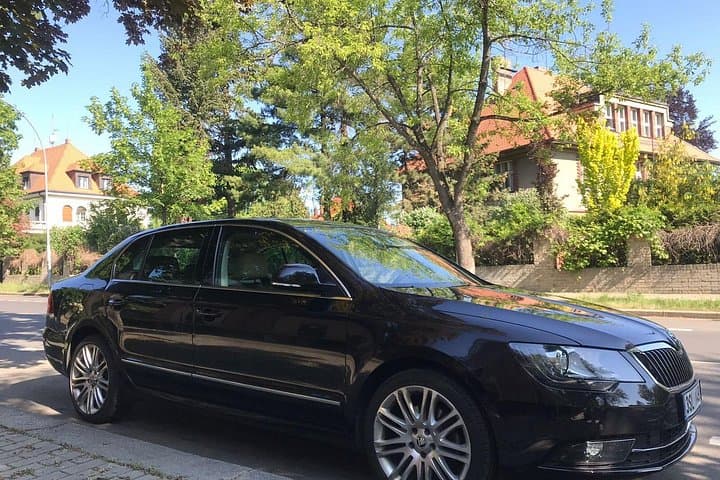 Private Day Trip from Prague to Vienna for up to 4 people