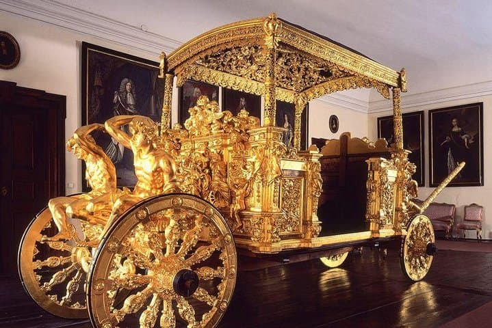 Private Day trip from Prague to Cesky Krumlov via Hluboka Castle