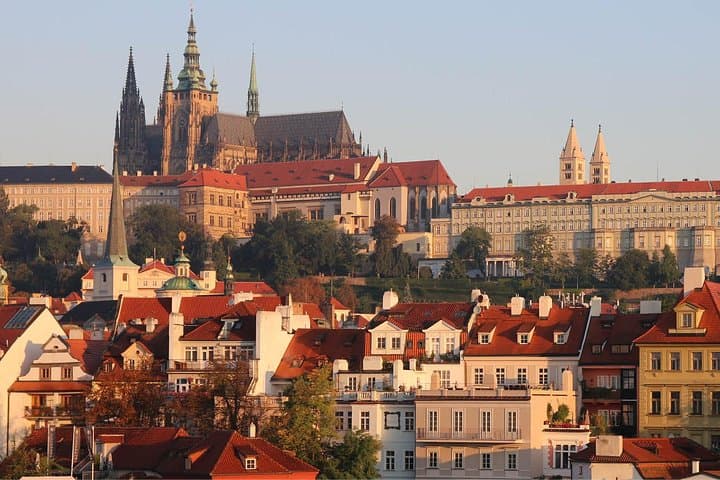 Prague Castle in Spanish, includes tickets and private transport to the Castle