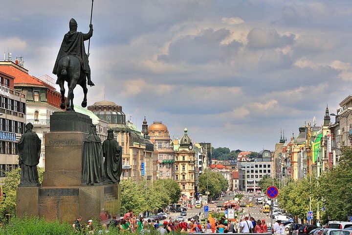 Prague: Bus Tour, Walking Tour, River Cruise and Lunch