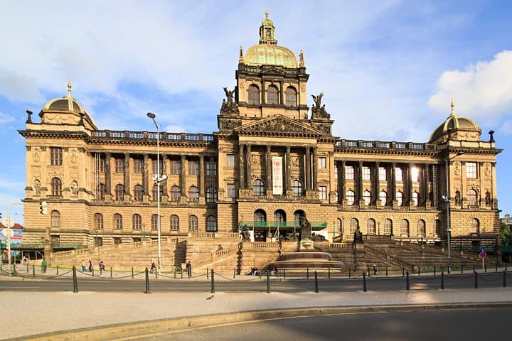 Prague: Bus Tour, Walking Tour, River Cruise and Lunch