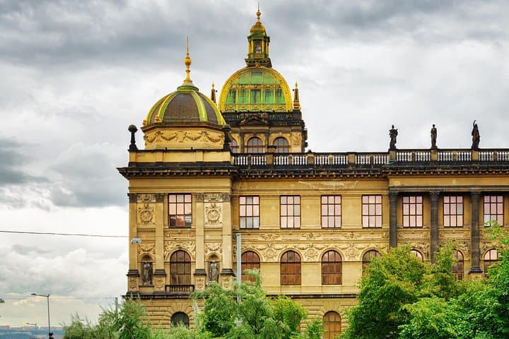 Prague: Bus Tour, Walking Tour, River Cruise and Lunch