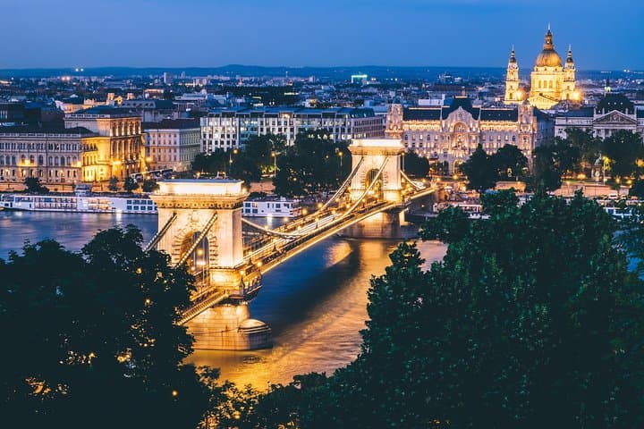 https://unsplash.com/photos/kDP_lvD