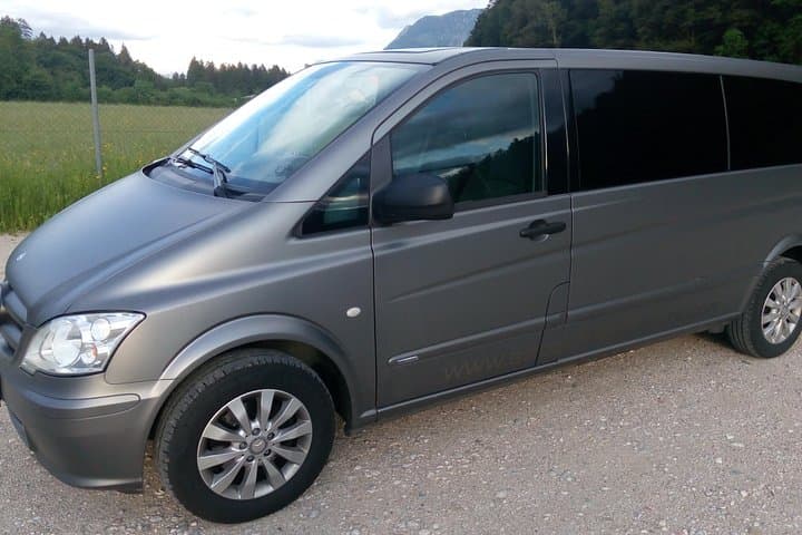 Private one way transfer from Cesky Krumlov to Vienna