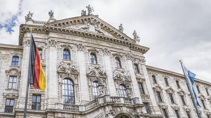 Prague to Munich Private Transfer with Scenic Optional Stops