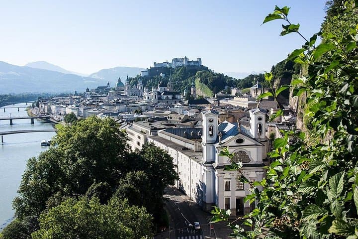 Private One-way Tour from Prague to Salzburg-2h Stop in Hallstatt