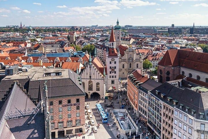 Private Car Transfer from Prague to Munich with 2h of Sightseeing