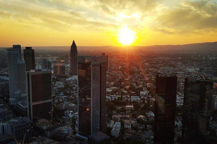 Private transfer from Prague to Frankfurt with 2h for sightseeing