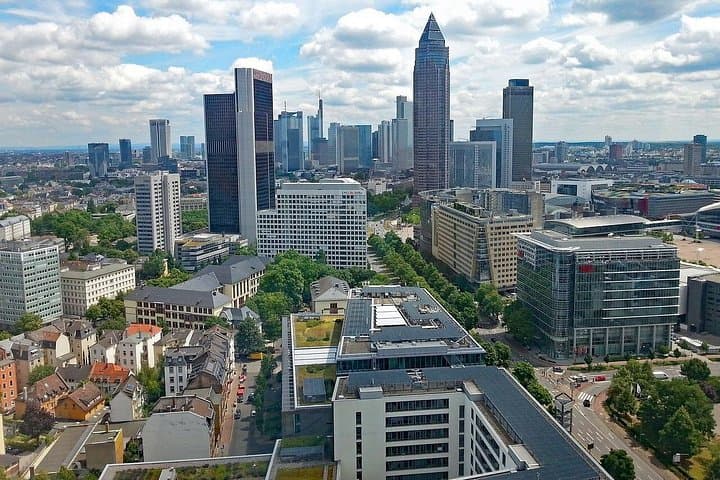 Private transfer from Prague to Frankfurt with 2h for sightseeing