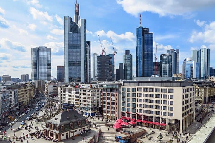 Private Scenic Transfer from Prague to Frankfurt with 4h of Sightseeing