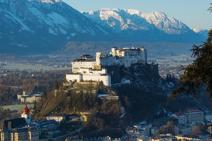 Private One-way Tour from Prague to Salzburg-2h Stop in Hallstatt
