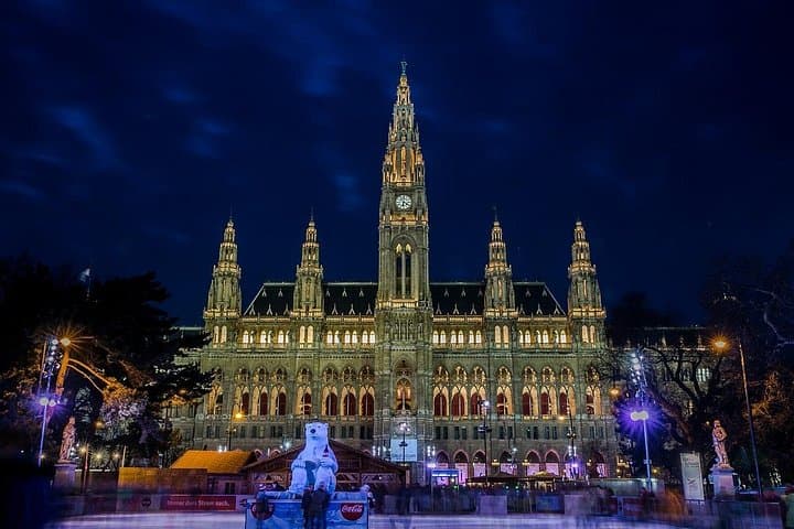 Prague to Vienna Private Car Transfer with Sightseeing Stop