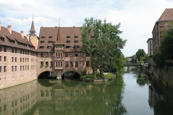 Private Transfer from Prague to Nuremberg with 2h of Sightseeing