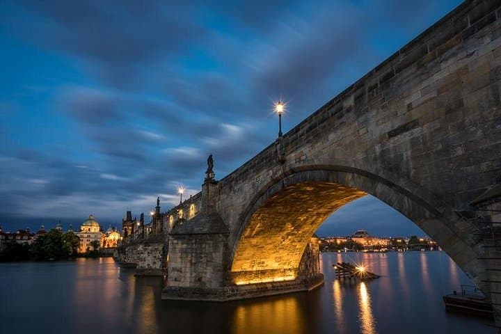 Photography tour in Prague - Charles bridge at night