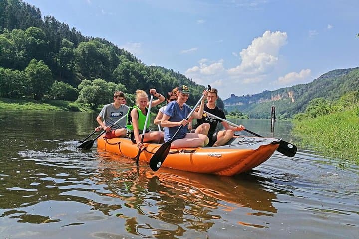 Rafting on the river Elbe with an instructor/guide