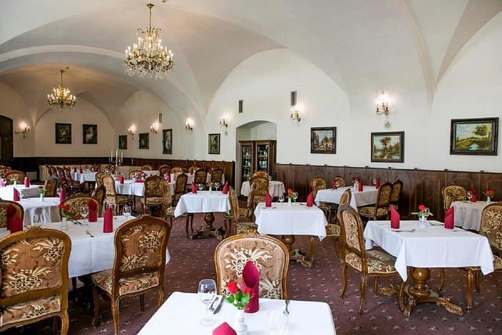 Hotel in Hluboka