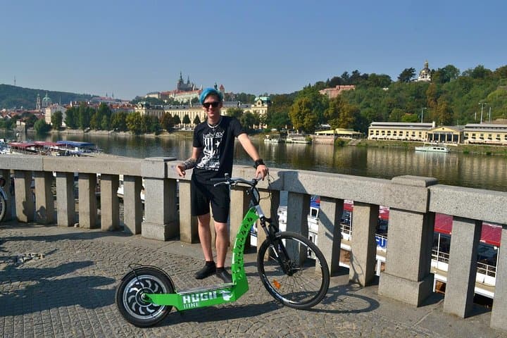 3 Hours Magnificent Tour by E-scooter Hugobike