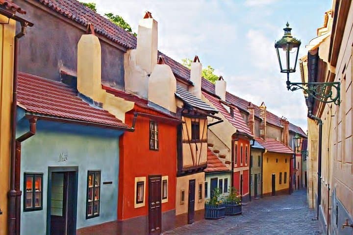 Prague Castle in Spanish, includes tickets and private transport to the Castle