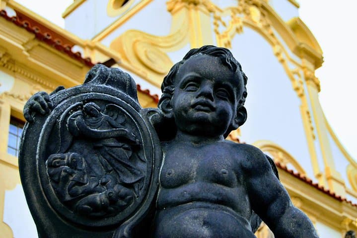 Prague: breathtaking views and parks city game