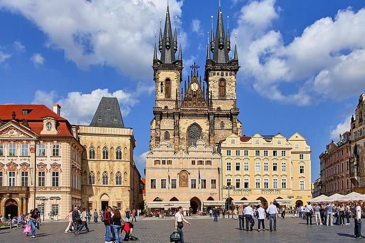 Private 4-hour City Tour of Prague with driver and official guide