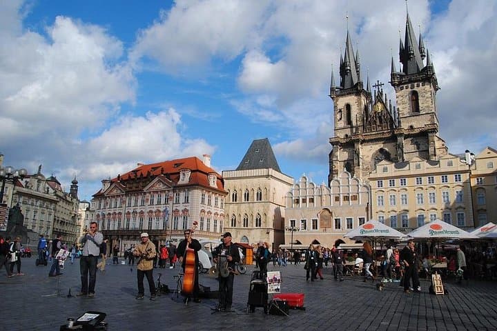 Private 4-hour City Tour of Prague with driver and official guide