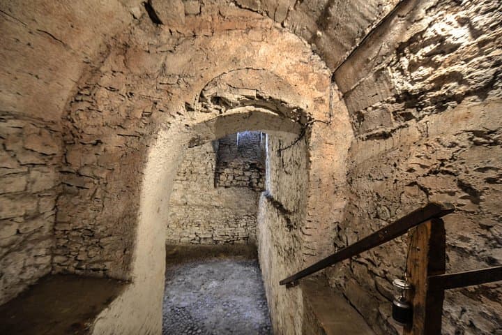 Prague Oldtown and Medieval Underground and Dungeon Historical Tour