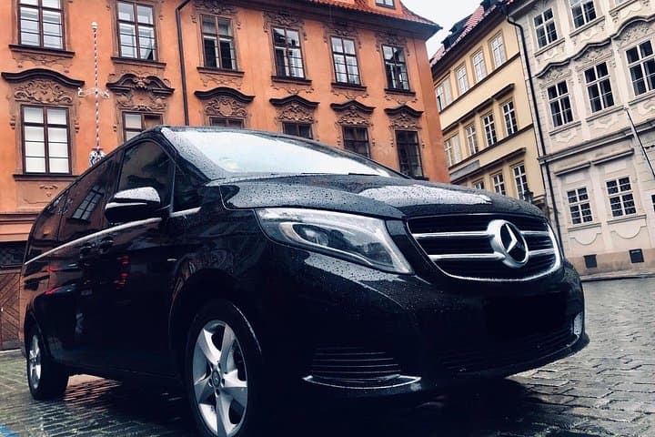 Luxury Private Transfer from Hotel to Prague Airport