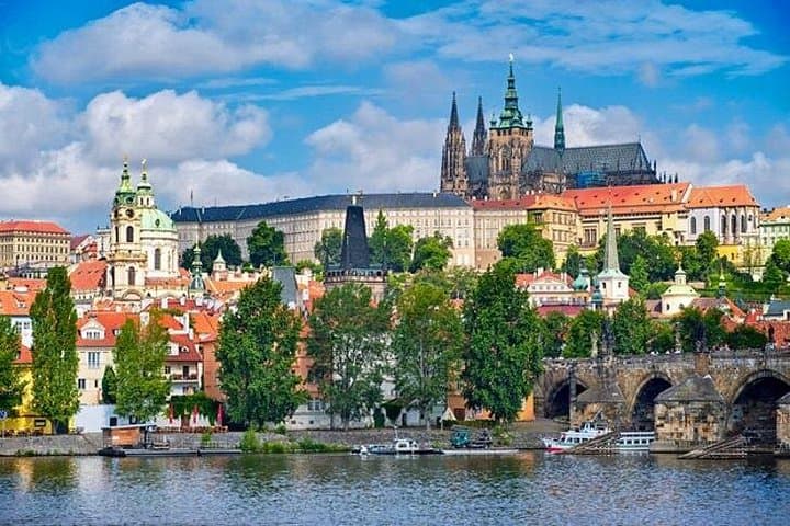 Private Transfer from Prague Hotel to Prague Airport